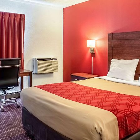 High Desert Inn Прайнвил Екстериор снимка