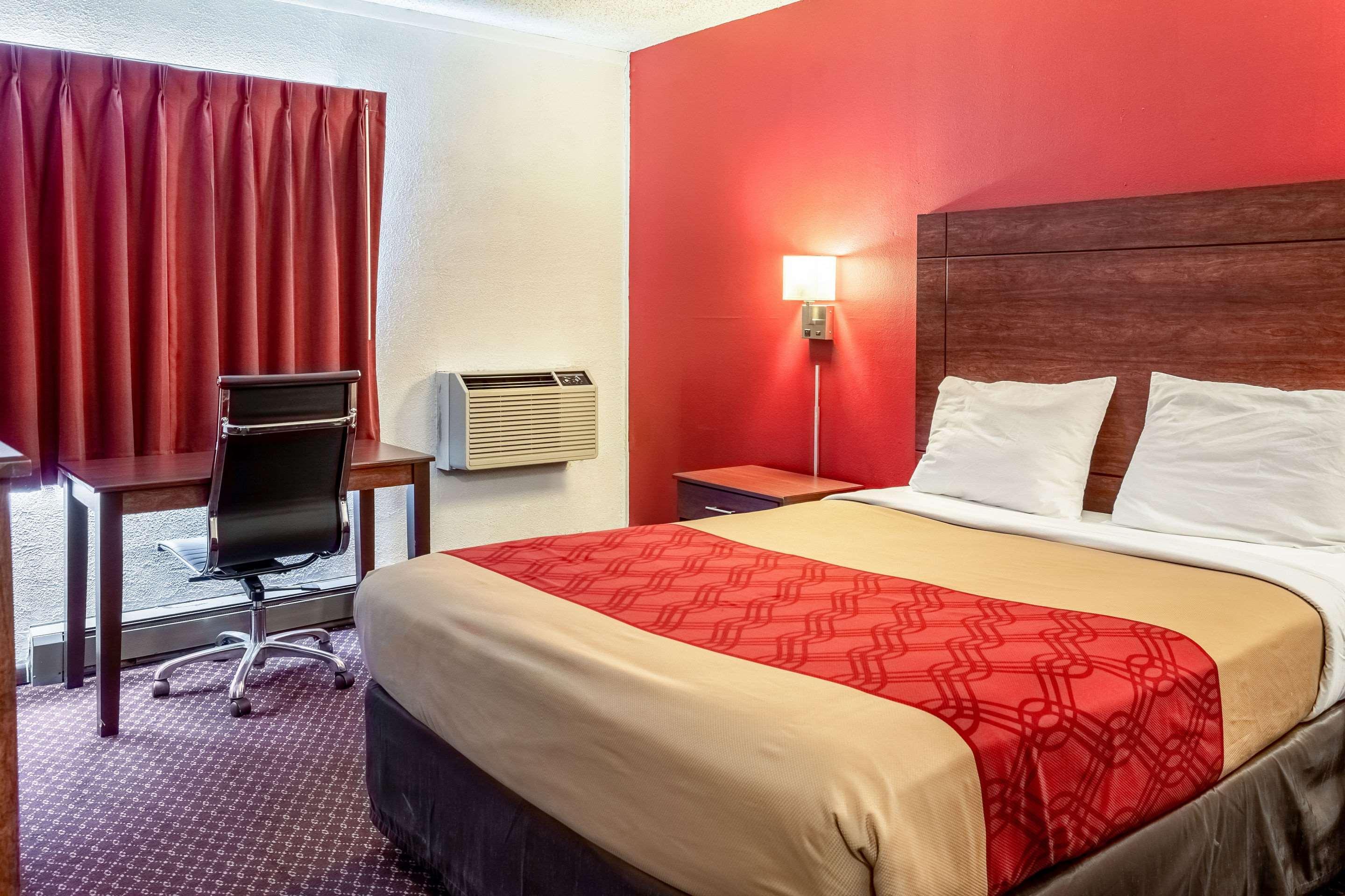High Desert Inn Прайнвил Екстериор снимка