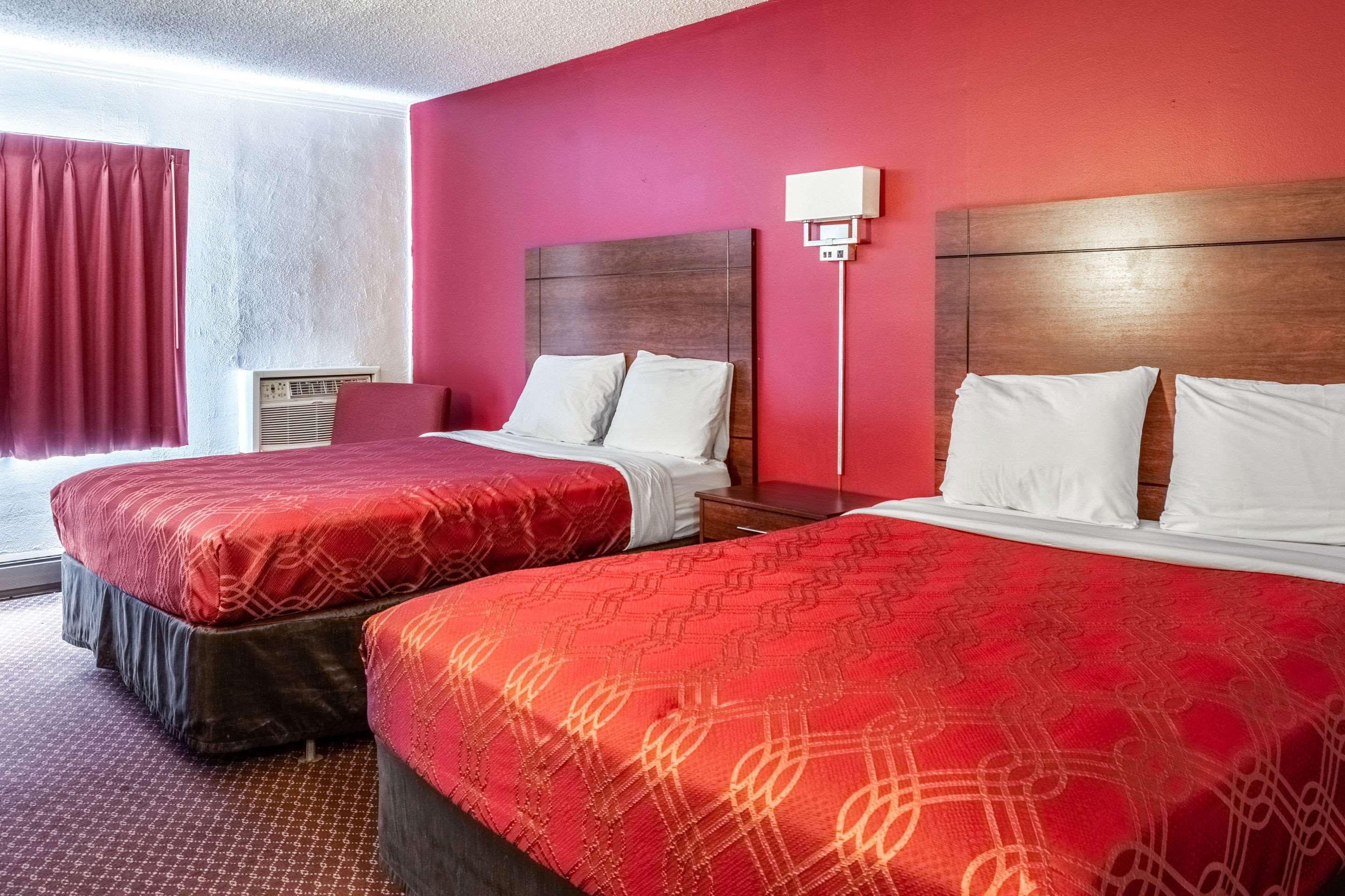 High Desert Inn Прайнвил Екстериор снимка