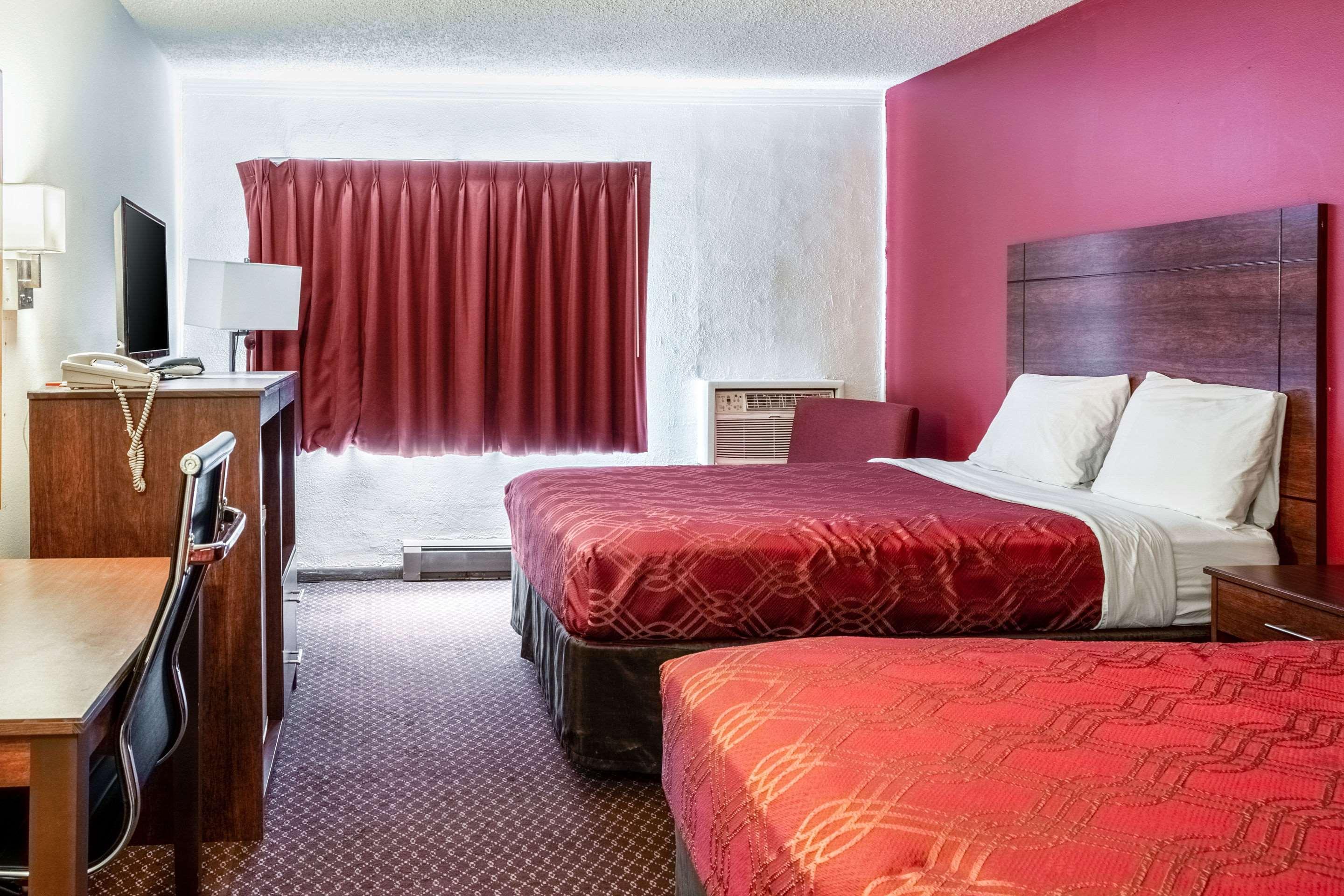 High Desert Inn Прайнвил Екстериор снимка